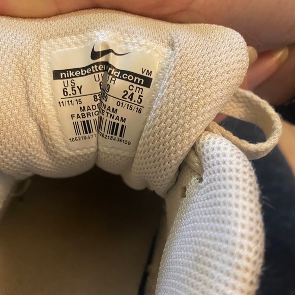 Nike Air Max 90 in White - Picture 5 of 5